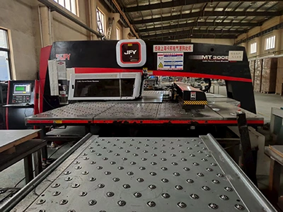 ماكينة التثقيب الدورانية CNC